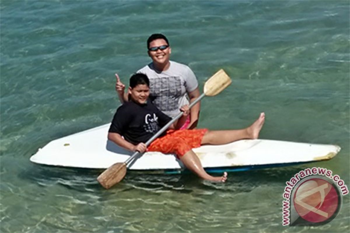 Bermain Kano di Pantai Sanur