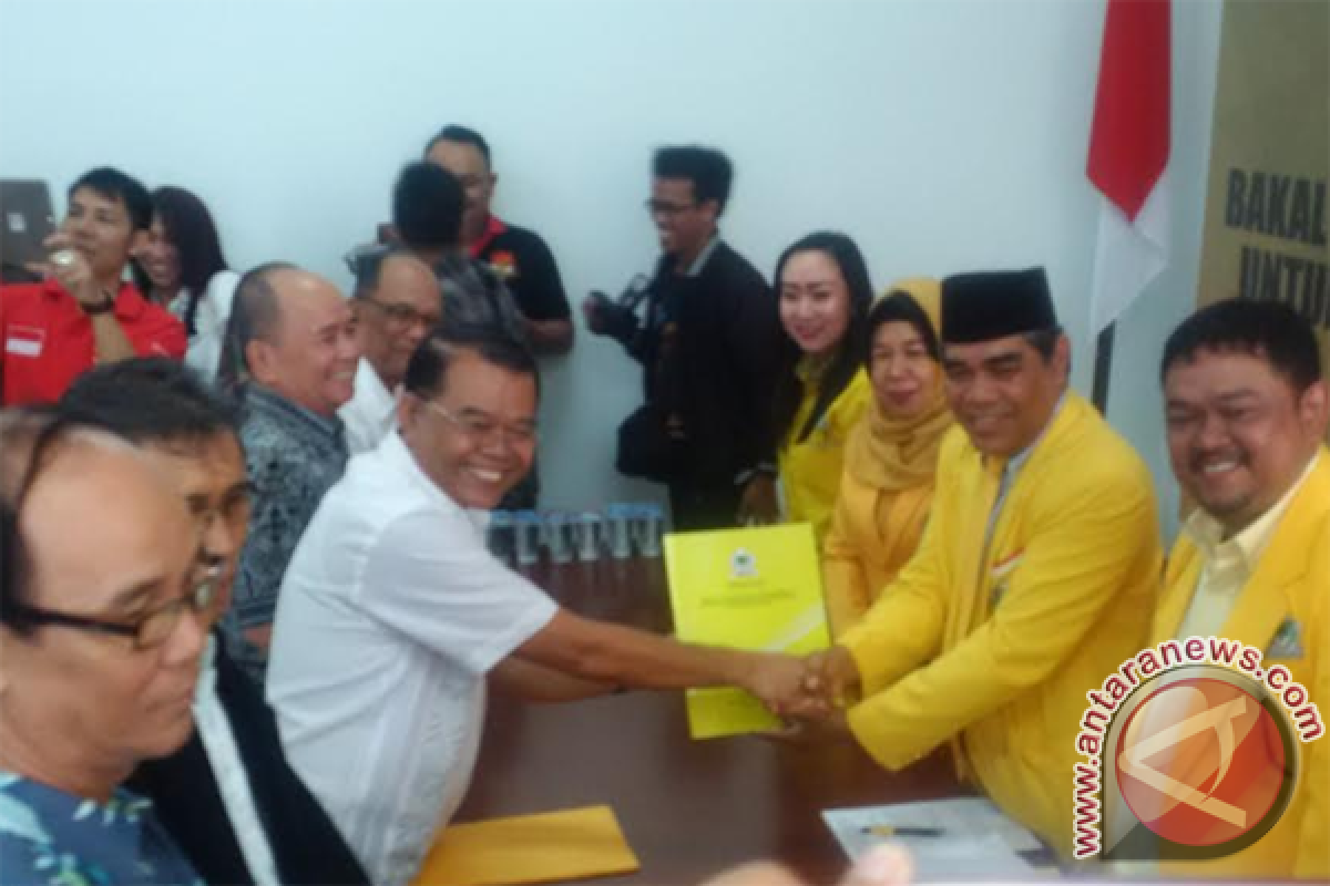 Adrianus Asia Sidot Daftar Ke Golkar Kalbar