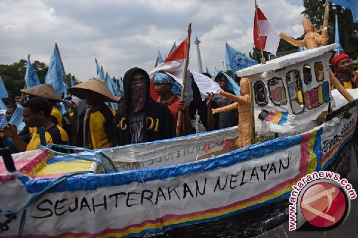 Aliansi Nelayan Indonesia Gelar Aksi Depan Istana