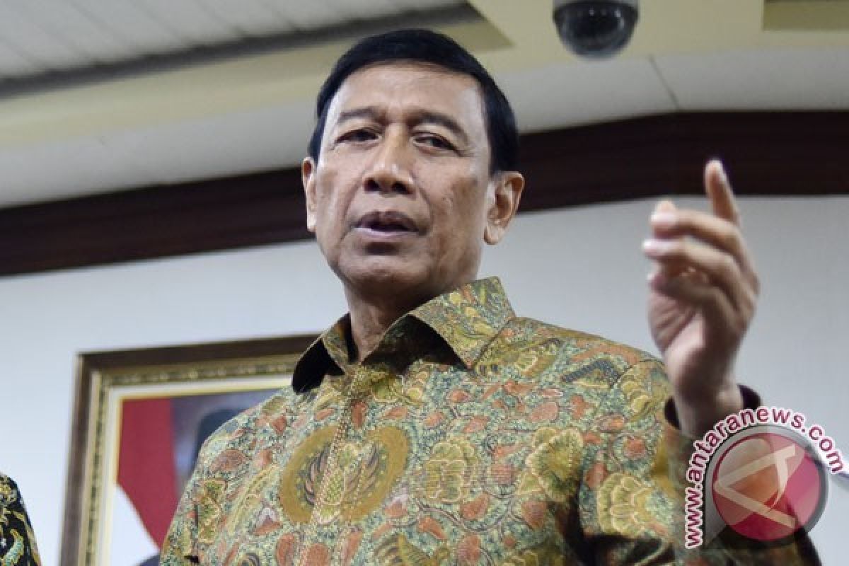 Wiranto enggan mengomentari perseteruan Luhut-Amien Rais