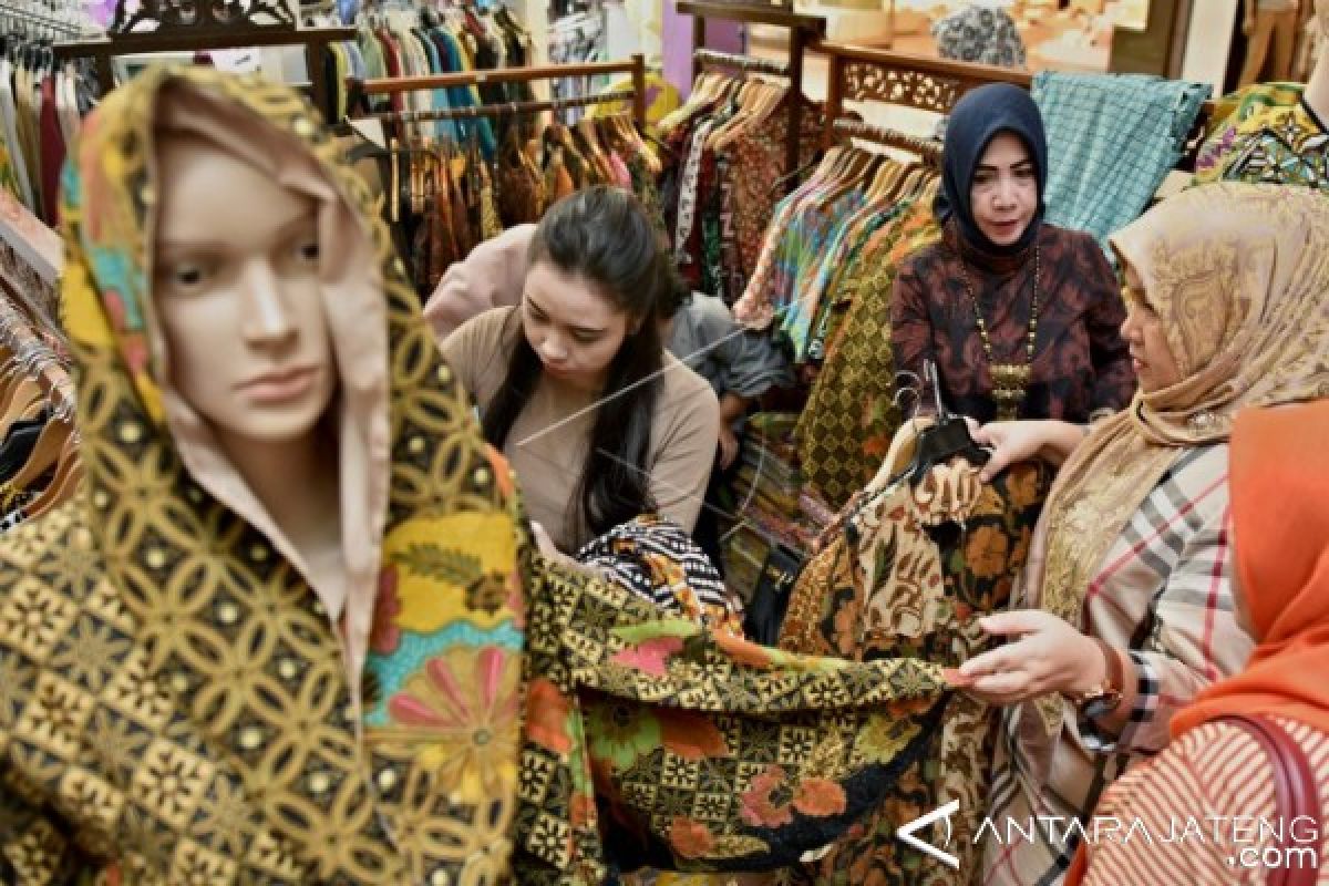 National Batik Day Offers Momentum to Promote Batik Clothing