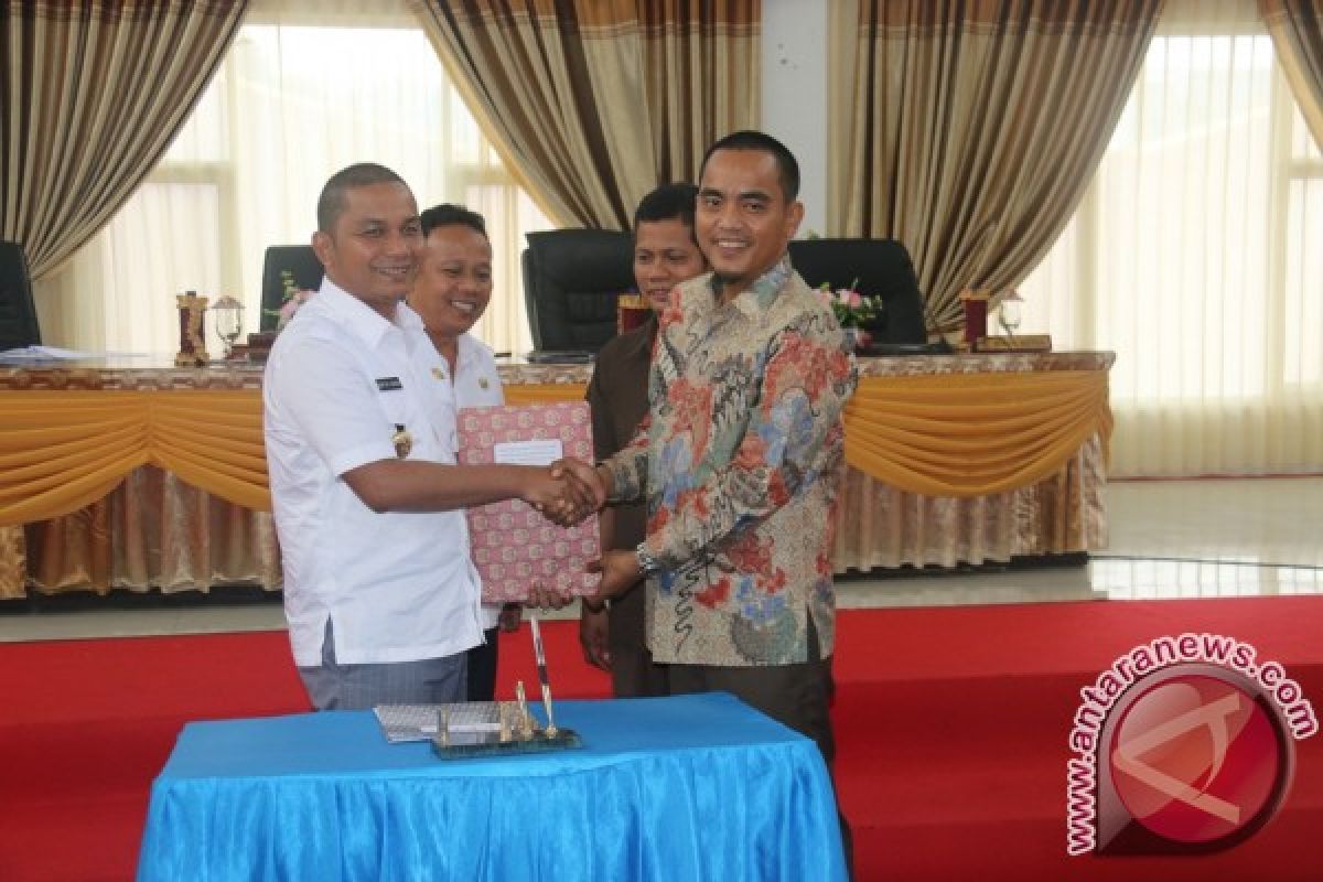 Akhirnya LKPD Bupati Tapteng Tahun 2016 Disetujui DPRD