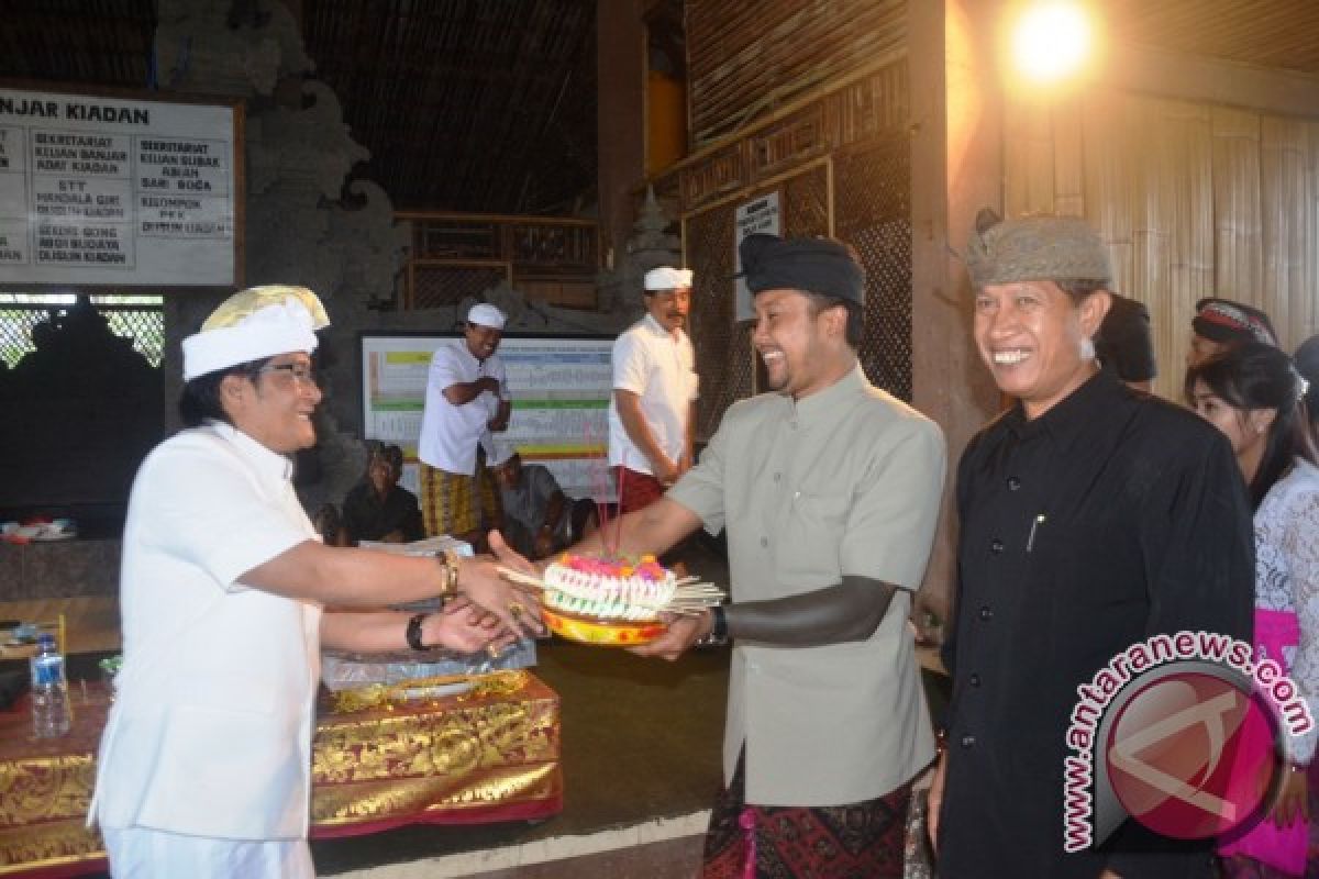 Bupati Badung serahkan hibah Rp94 miliar