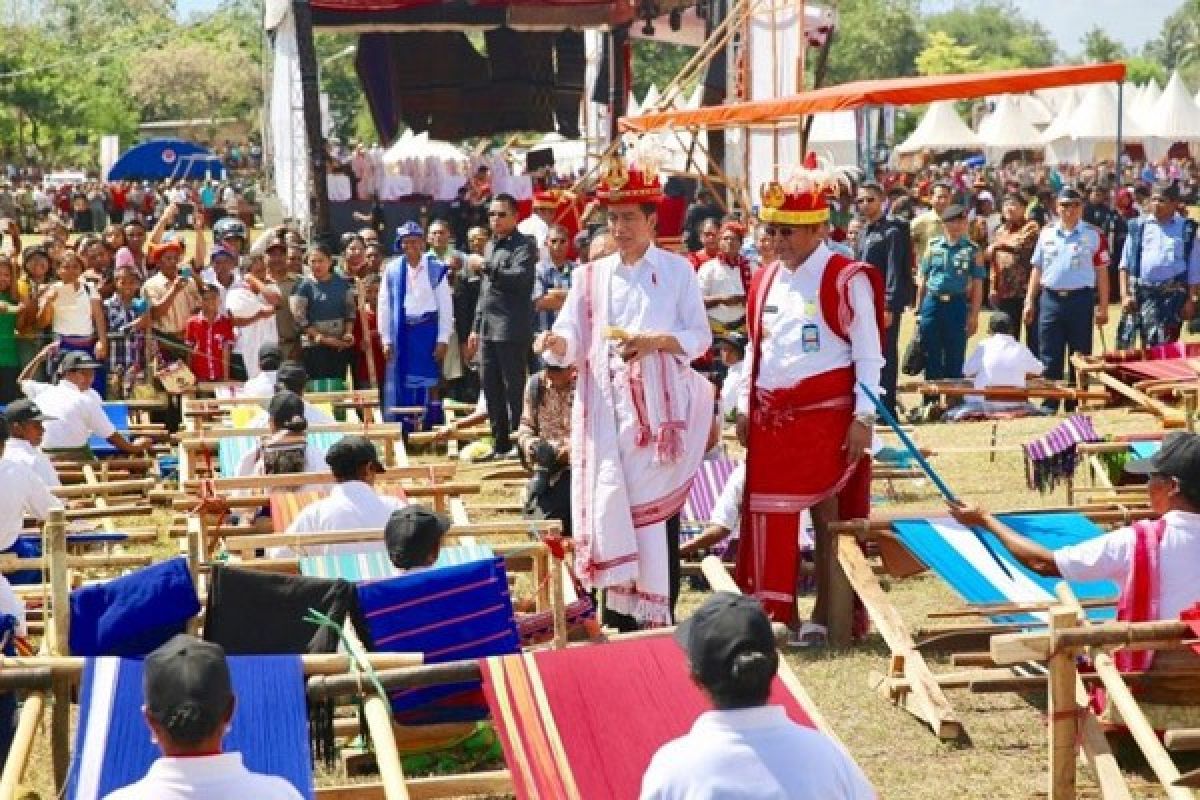  Presiden Hadiri Festival Tenun Ikat Sumba 2017