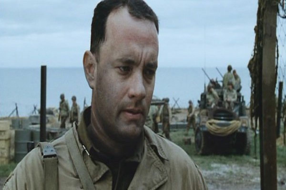 Berkat film sejarah, Tom Hanks terima penghargaan