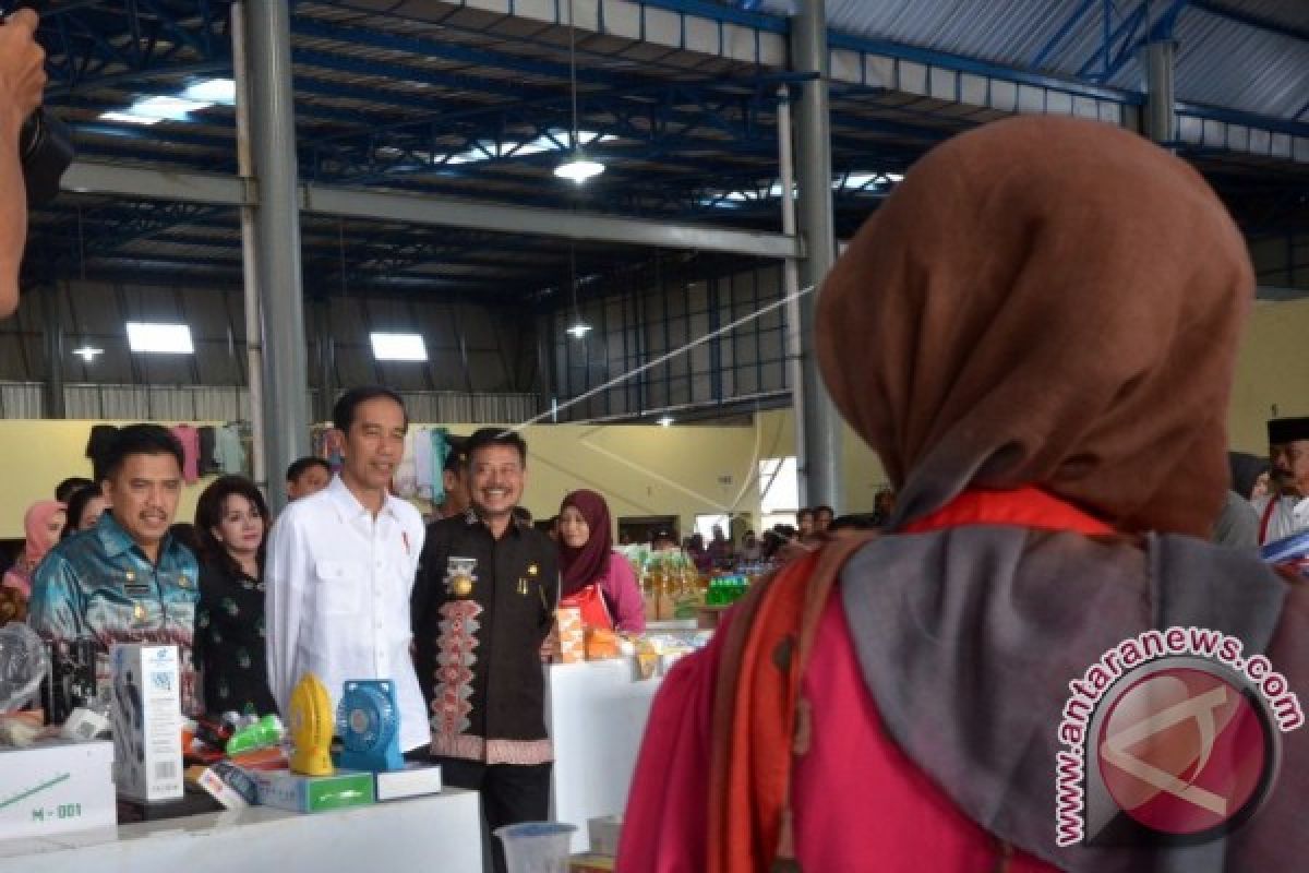 Jokowi Rersmikan Pasar Maros Baru