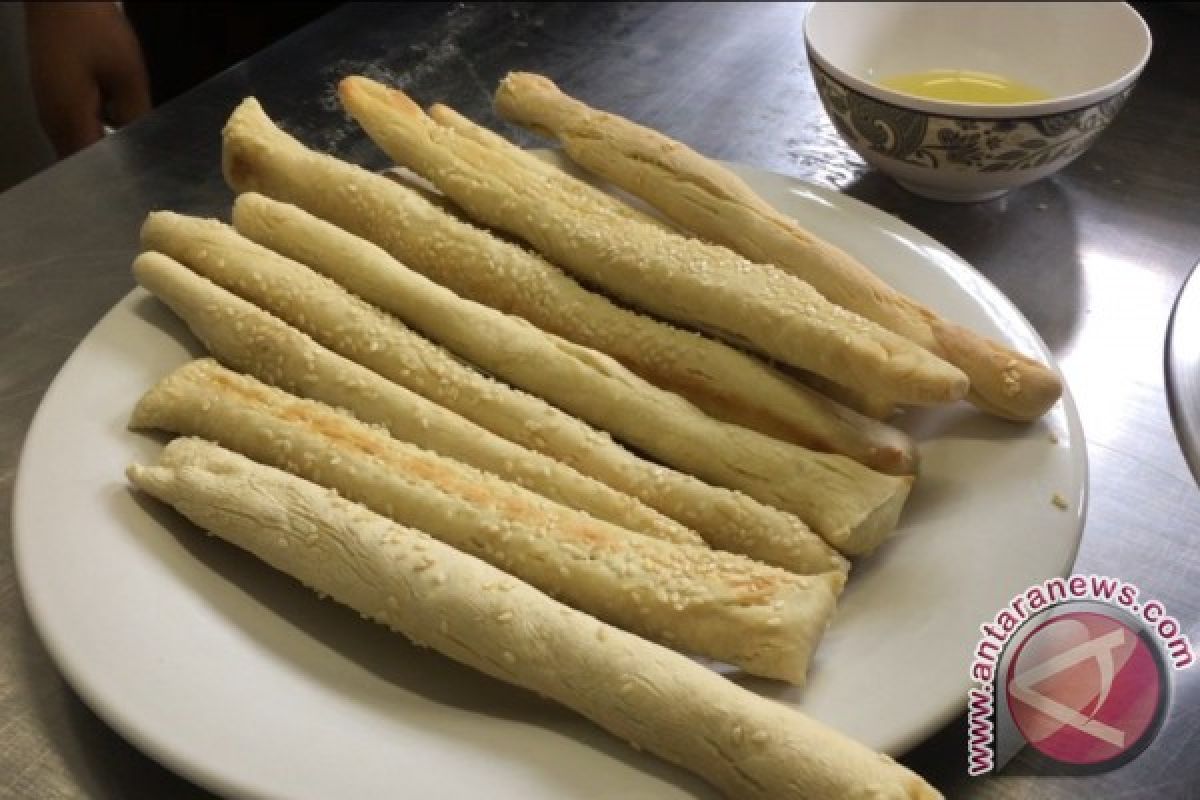 Resep mudah membuat Grissini, roti khas Italia