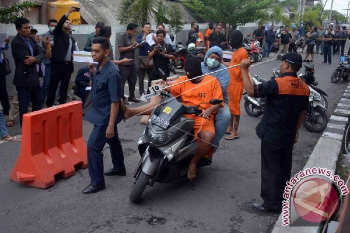 Polres Denpasar Rekonstruksi Adegan Pembunuhan Anggota TNI