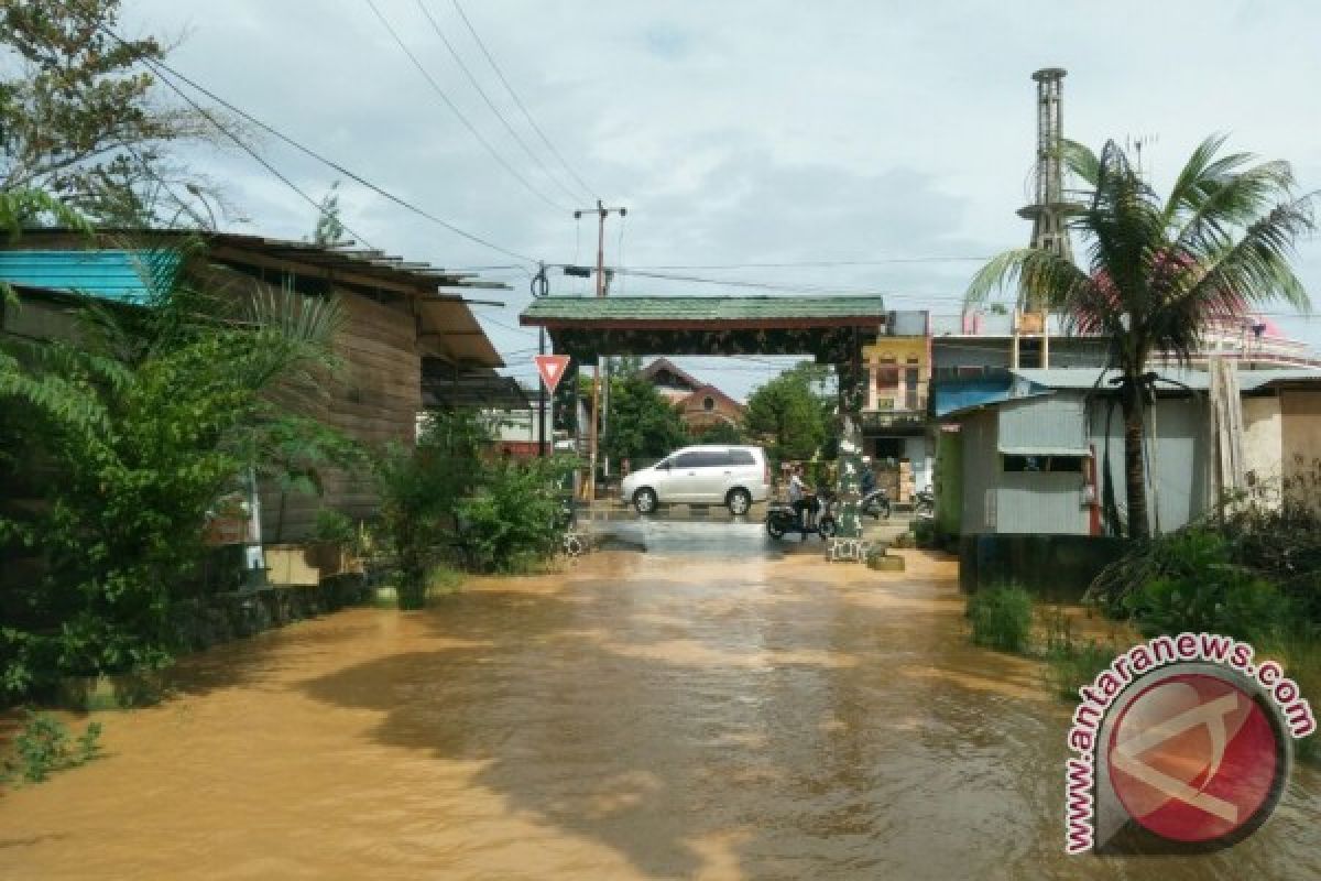 Banjir Kiriman Rendam Perumahan Mewah di Kendari 