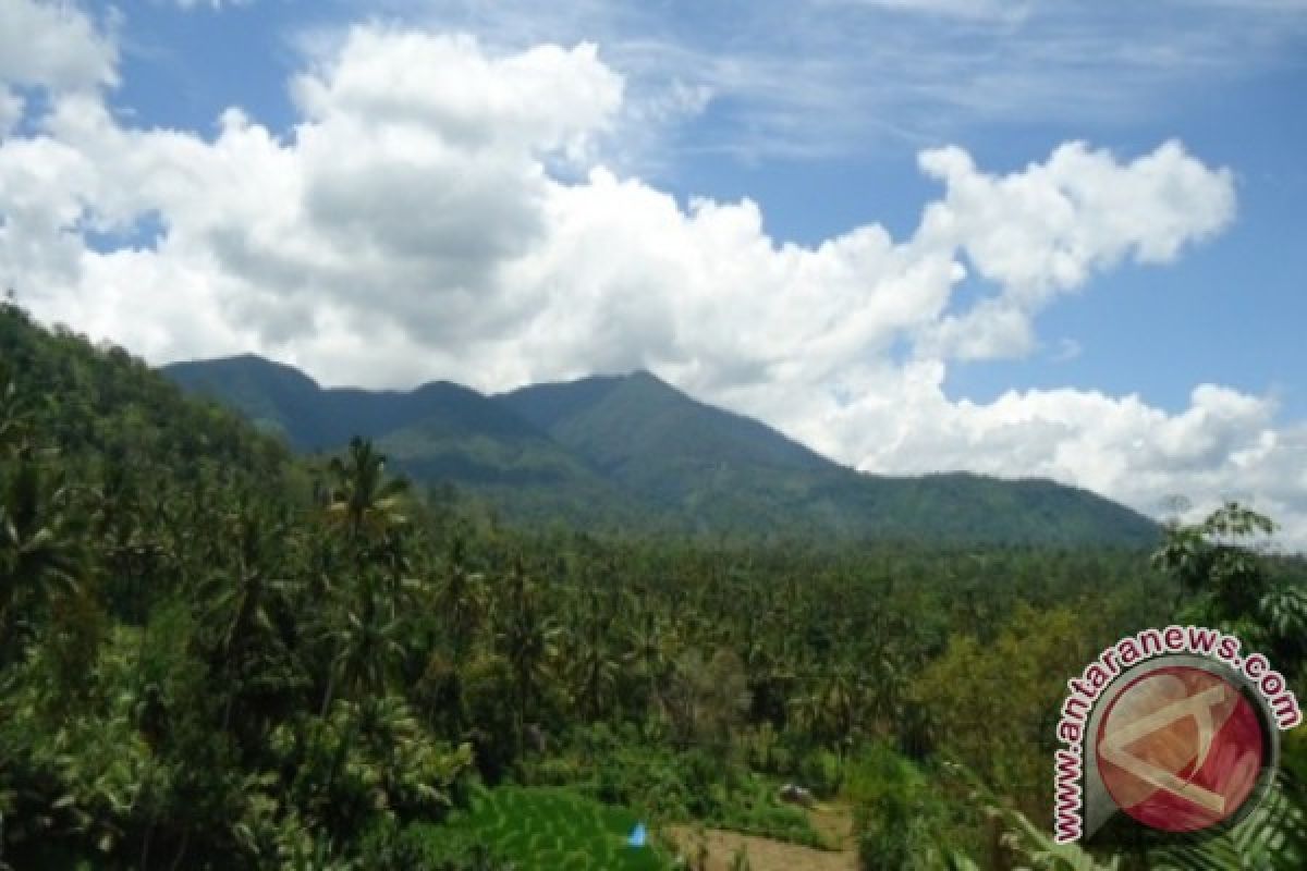 Pasca Gempa Gunung Lubuk Raya Keluarkan Asap