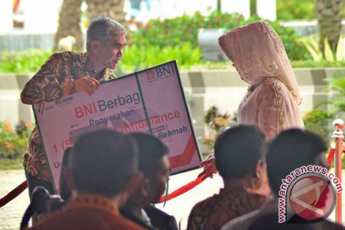 BNI Serahkan Satu Unit Mobil Ambulance Kepada RSI Siti Rahmah 