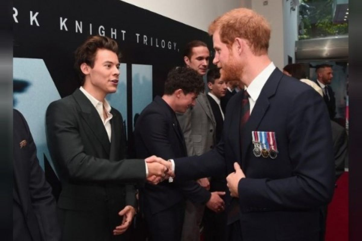 Harry Styles bertemu Pangeran Harry di peluncuran "Dunkirk"