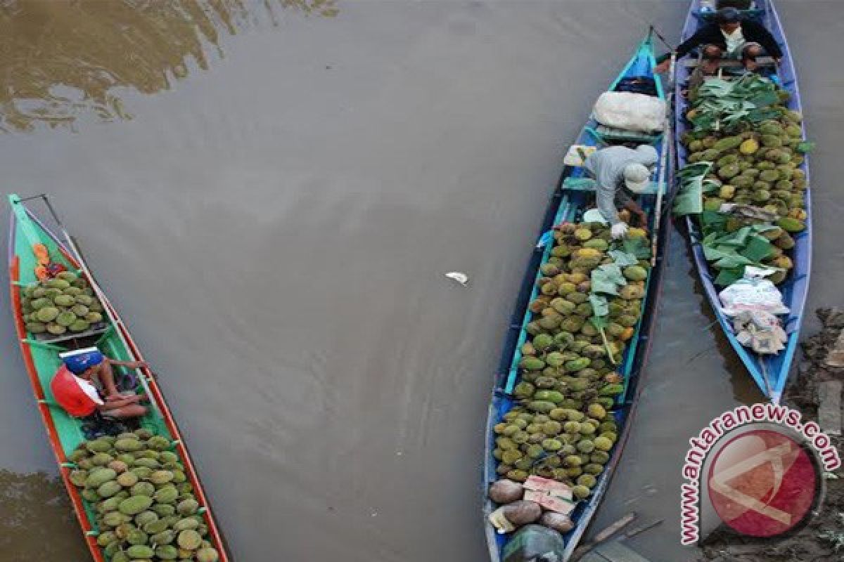 Durian Puruk Cahu "Banjiri" Muara Teweh 