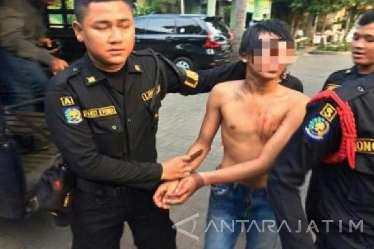 Polisi Amankan Maling Motor dari Amukan Massa