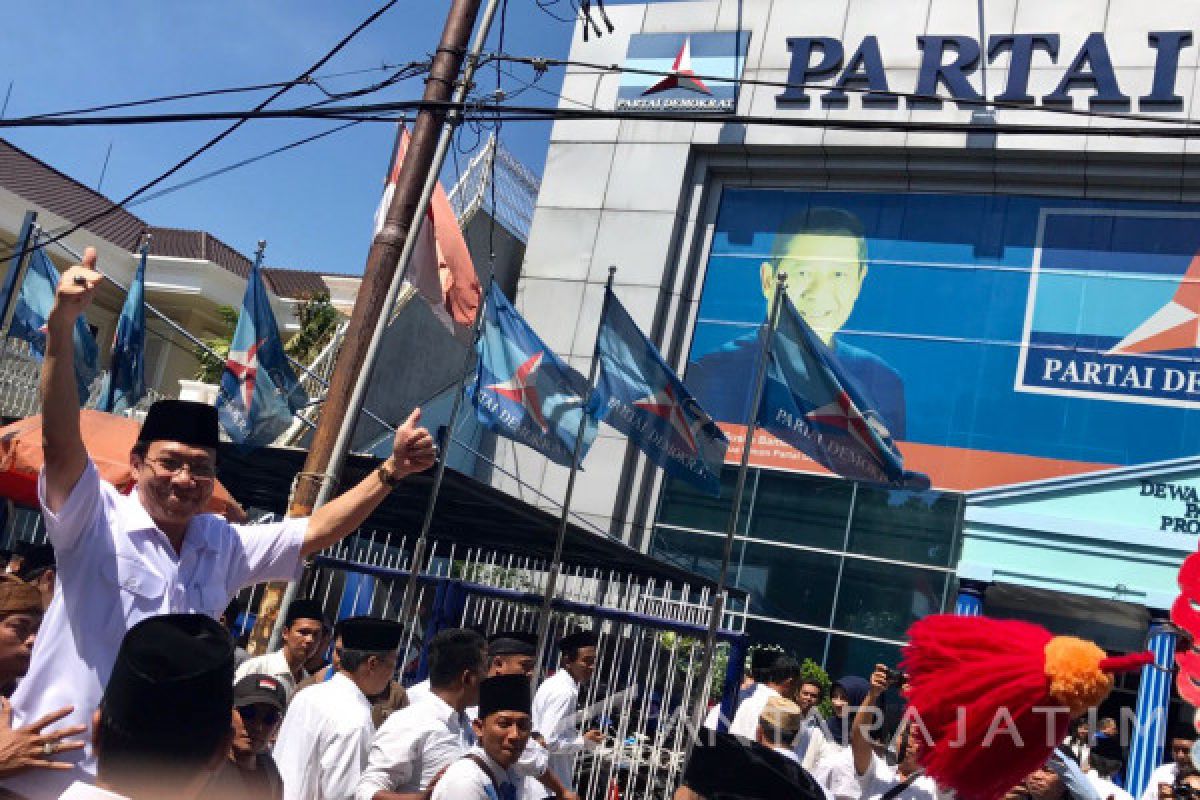 Teater Budaya Antarkan Cak Nur Daftar Bacagub Jatim