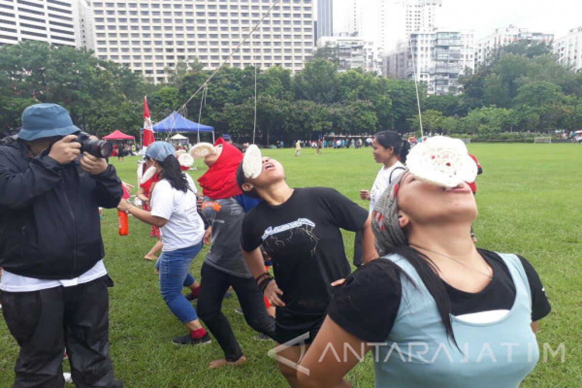 Hujan Tak Halangi Buruh Migran Indonesia Rayakan 17-an di Hong Kong (Video)