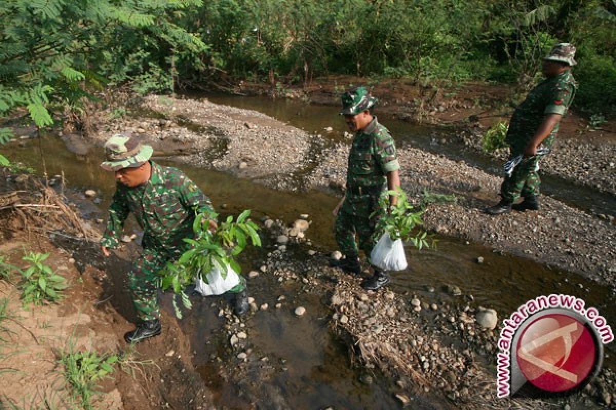 TNI Tanam 500 Pohon di Aceh Selatan