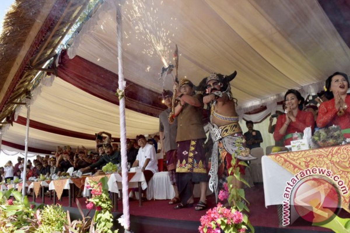 Wabup Badung : Jadikan Seni-Budaya Pemersatu Bangsa