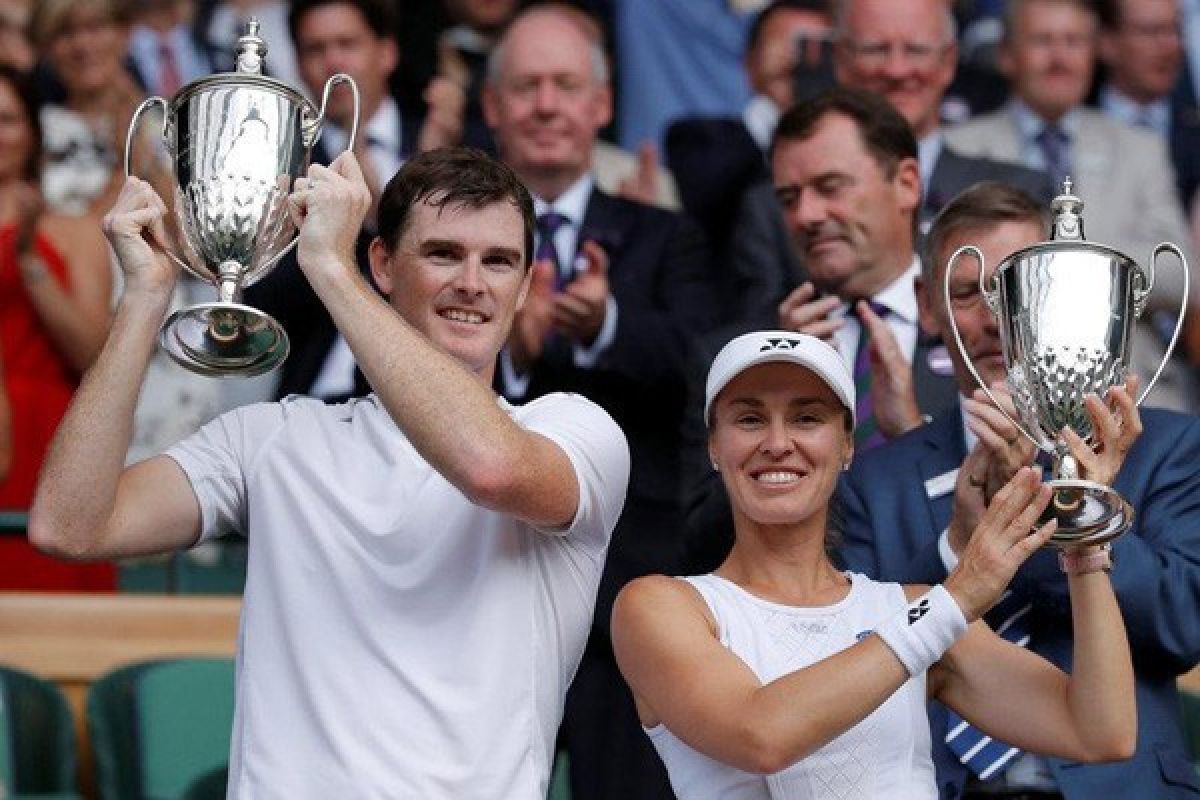 Hingis dan Murray juarai ganda campuran Wimbledon