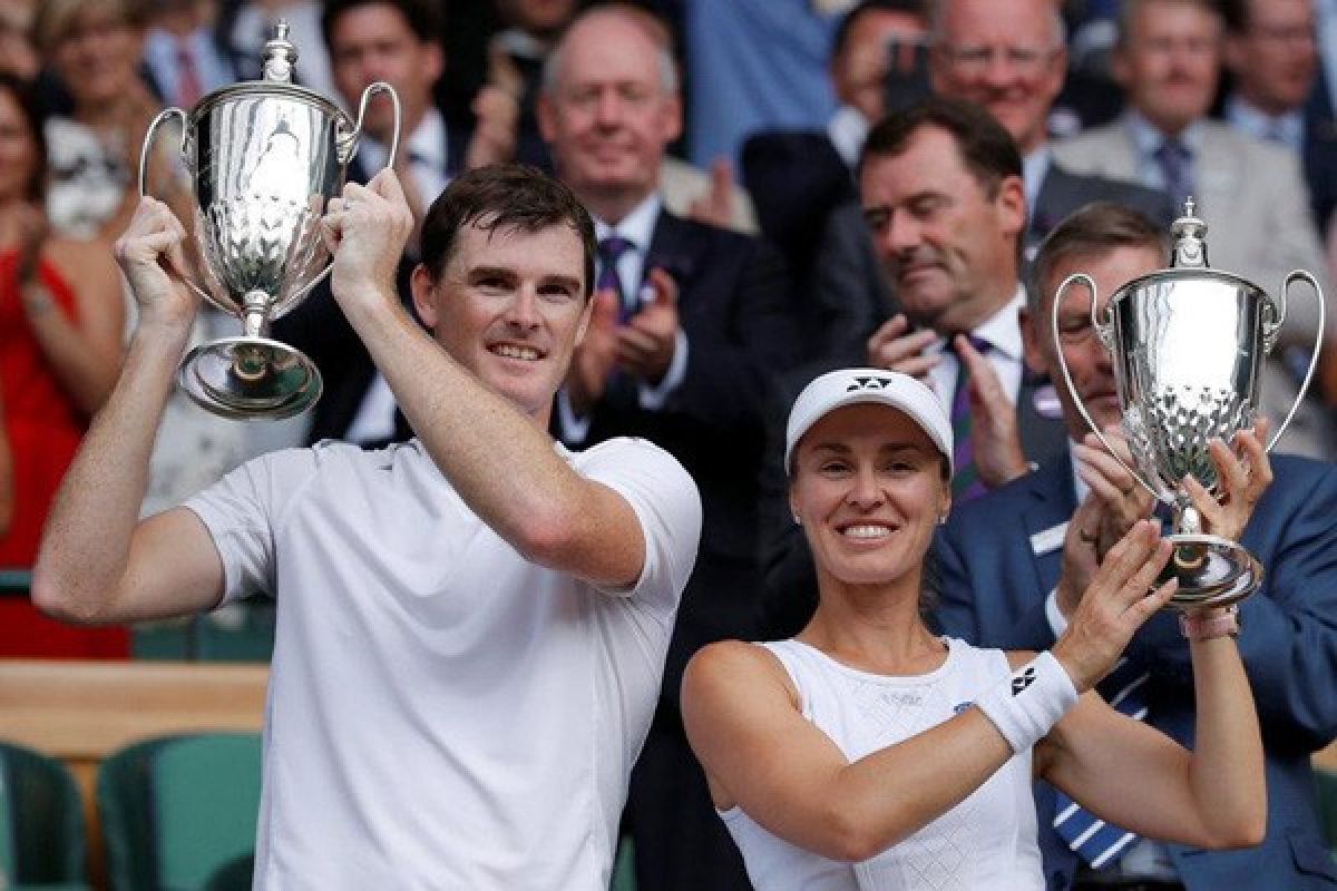 Hingis dan Murray juara ganda campuran Wimbledon