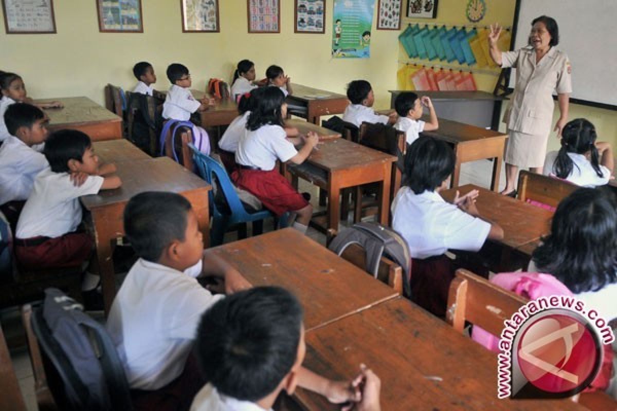 Mendikbud Tetap Ajukan Kebijakan Sekolah Lima Hari Untuk Guru Bukan Murid