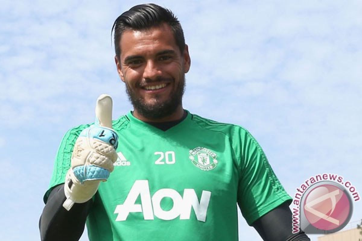 Sergio Romero Teken Kontrak Baru Di United