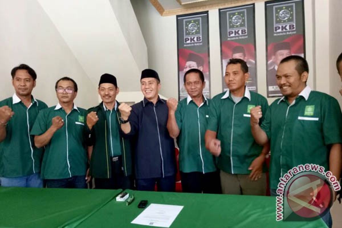 Sekretaris Demokrat Sulsel Daftar Cawalkot Di PKB