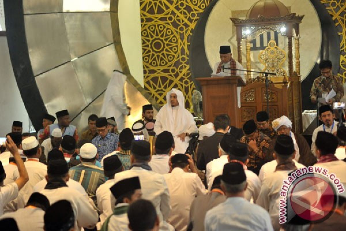 Sepuluh lokasi zikir bersama warnai malam pergantian tahun di Padang