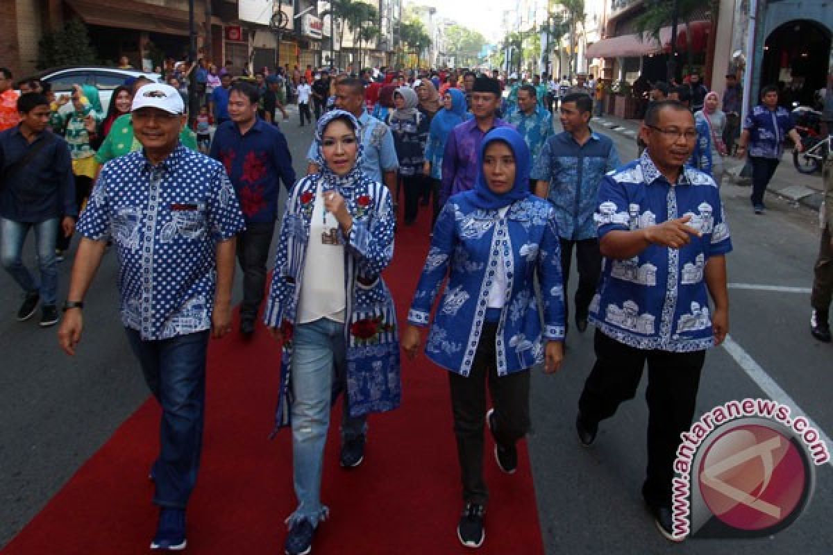 Parade Batik Medan catat rekor MURI