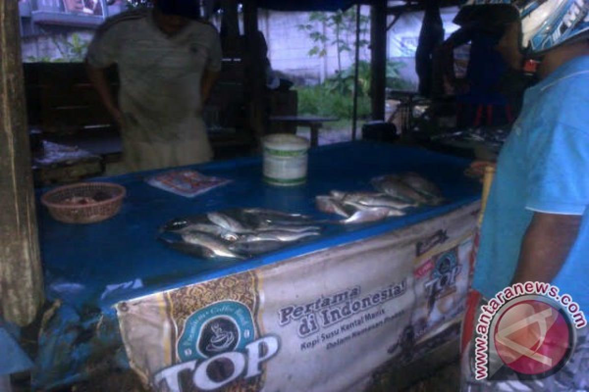 Masyarakat Pangkalpinang Keluhkan Harga Ikan Belum Juga Turun 