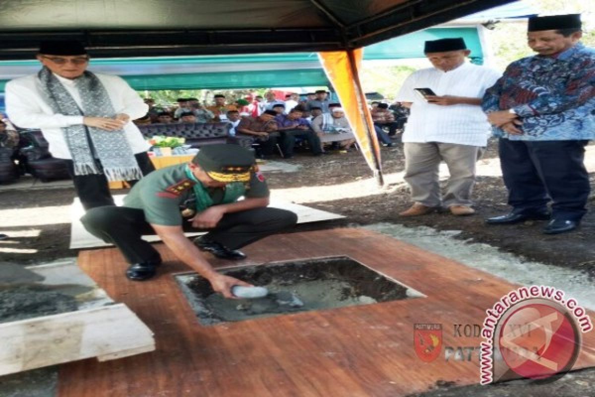 Pangdam Letakkan Batu Pertama Masjid Al Ikhlas