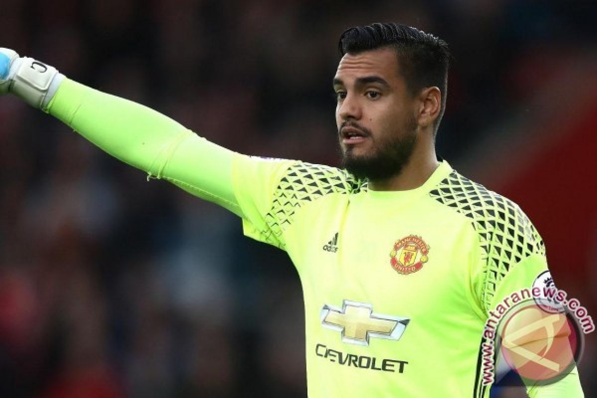 Kiper Romero Teken Kontrak Baru di United