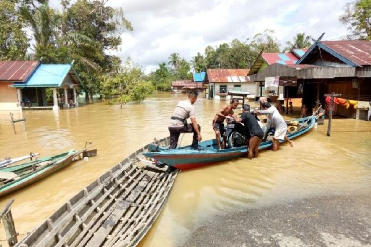 Dinsos Kalteng Salurkan Bantuan Korban Banjir Katingan 