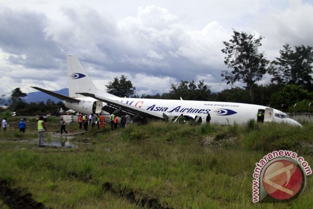 Tujuh orang selamat dari insiden pesawat tergelincir