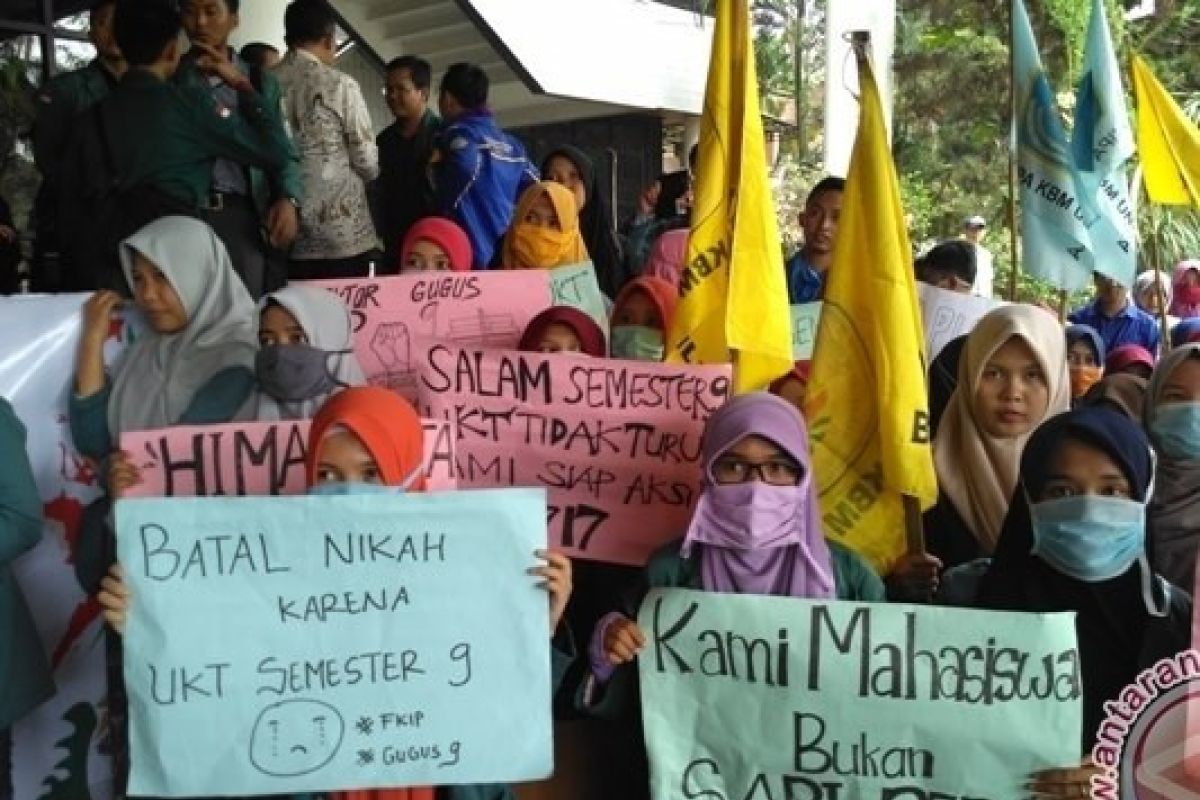 Ratusan mahasiswa Unila minta keringanan UKT