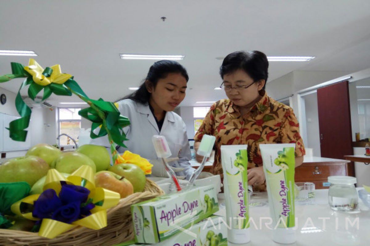 Mahasiswa UKWMS Olah Apel Jadi Pasta Gigi (Video)