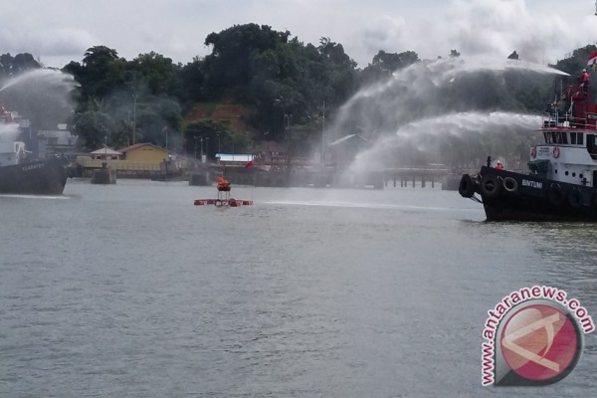 Pertamina Simulasi Penanganan Tumpah Minyak dan Kebakaran Kapal