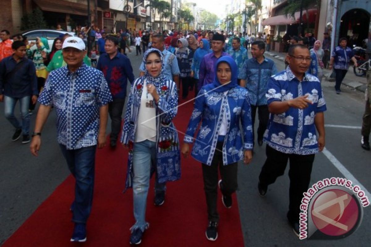 Rekor MURI Parade Batik Medan