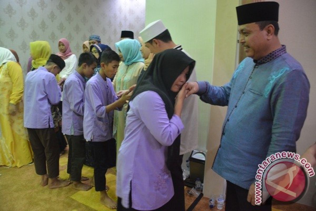 Pimpinan dan anggota DPRD gelar buka bersama anak yatim