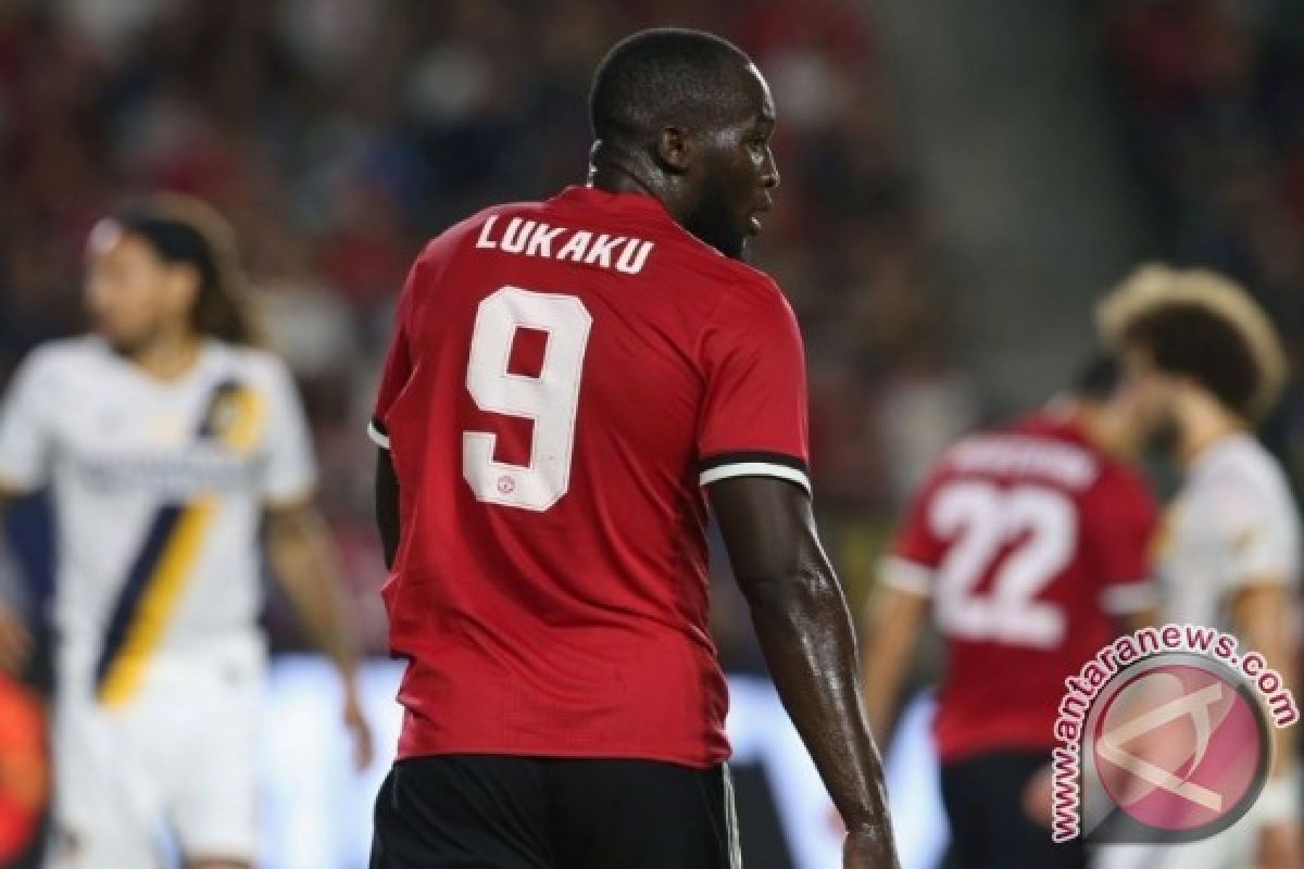 Manchester United Buru Oknum Fans Rasis ke Lukaku