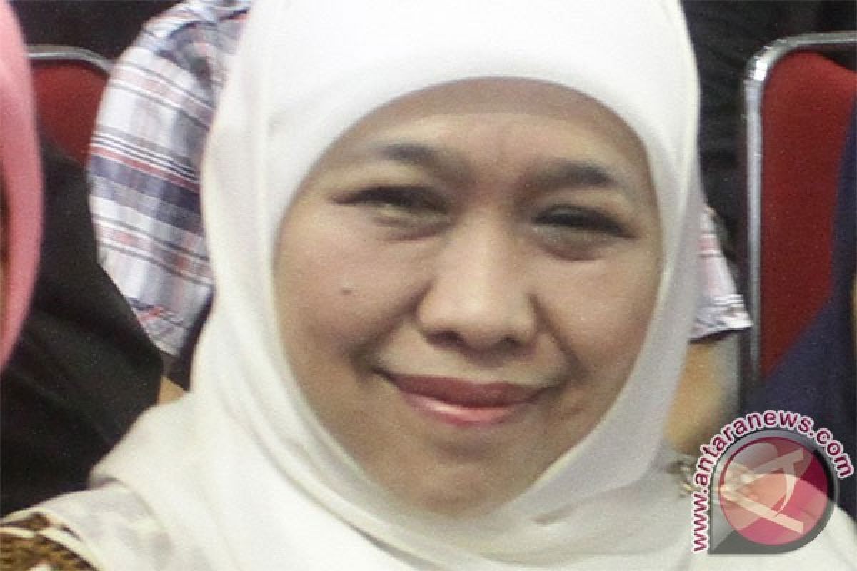 Khofifah tunaikan ibadah haji ditemani si bungsu