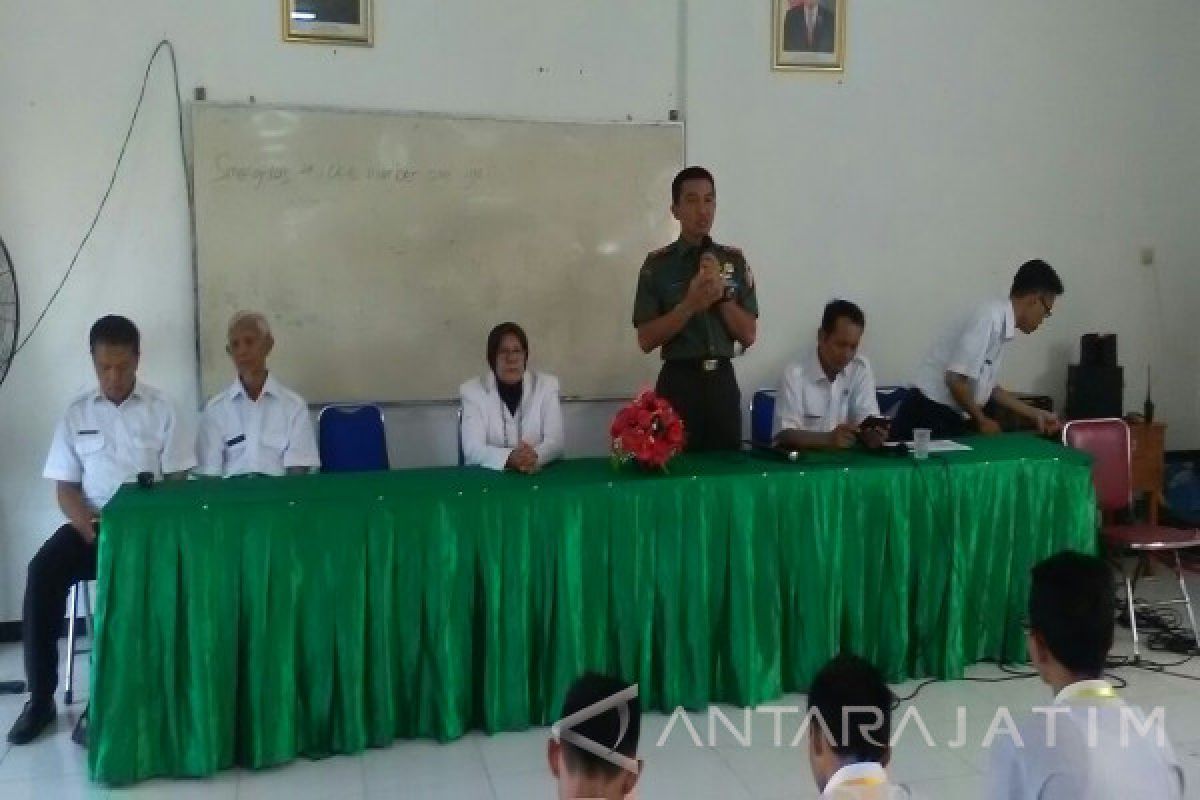 SMK PGRI 13 Bekali Siswa Materi Kebangsaan saat PLS