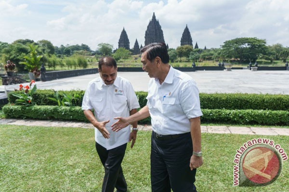 Menpar tinjau kebun teh penyangga KSPN Borobudur