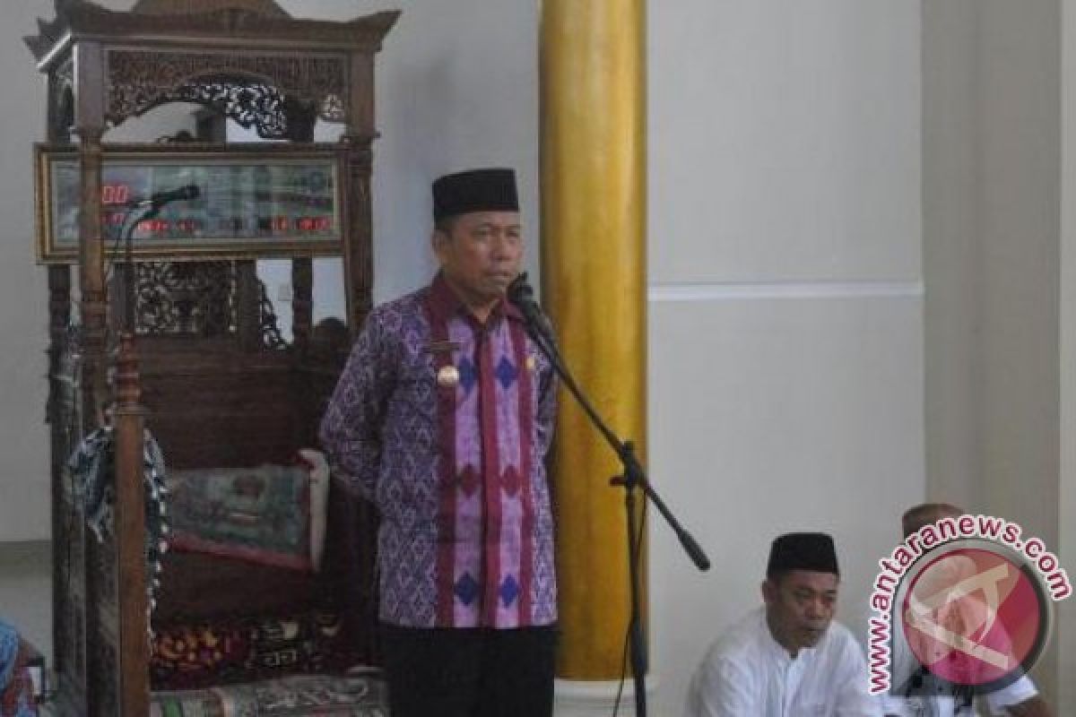 Bupati Bangka Tarmizi Saat Mengajak Masyarakat Bantu Korban Banjir