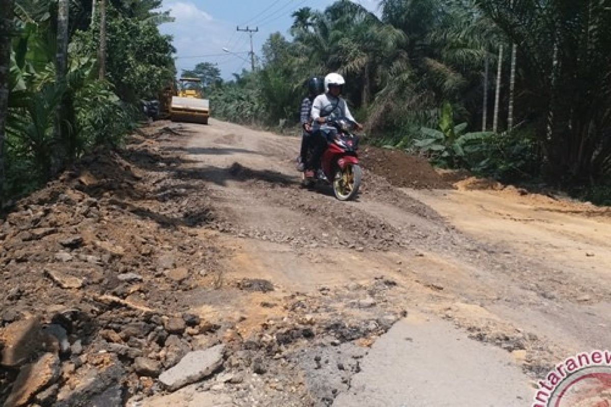  Dewan Tanjabar kritisi lambannya pengerjaan jalan