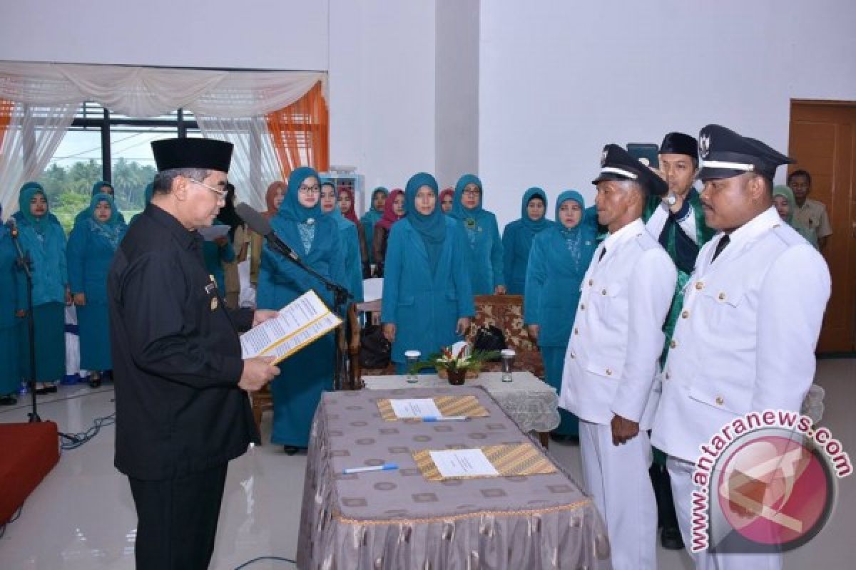 Bupati HSS Lantik Kades Desa Bariang dan Lungau