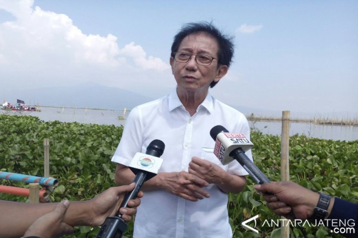 Irwan Ingin Seluruh Danau Bebas Eceng Gondok