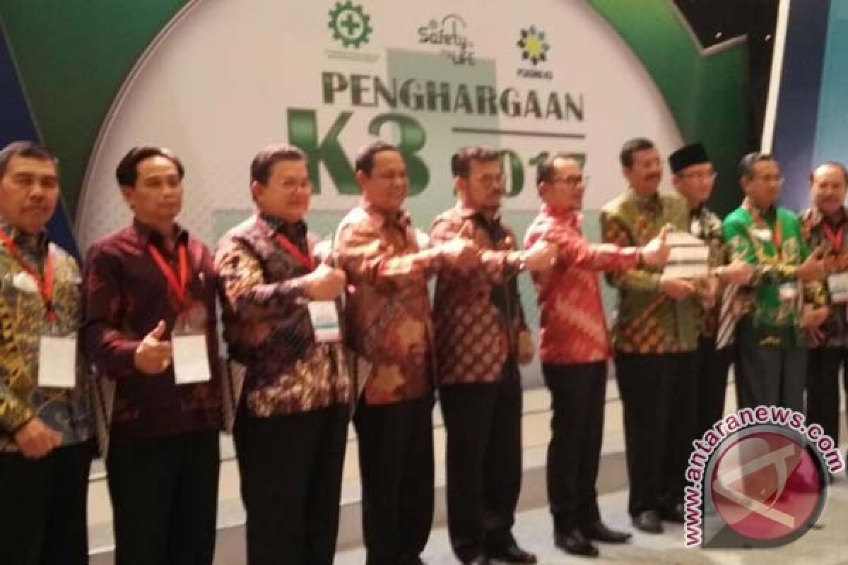 Pembina K3 Terbaik Penghargaan Ke-218 Gubernur Sulsel 