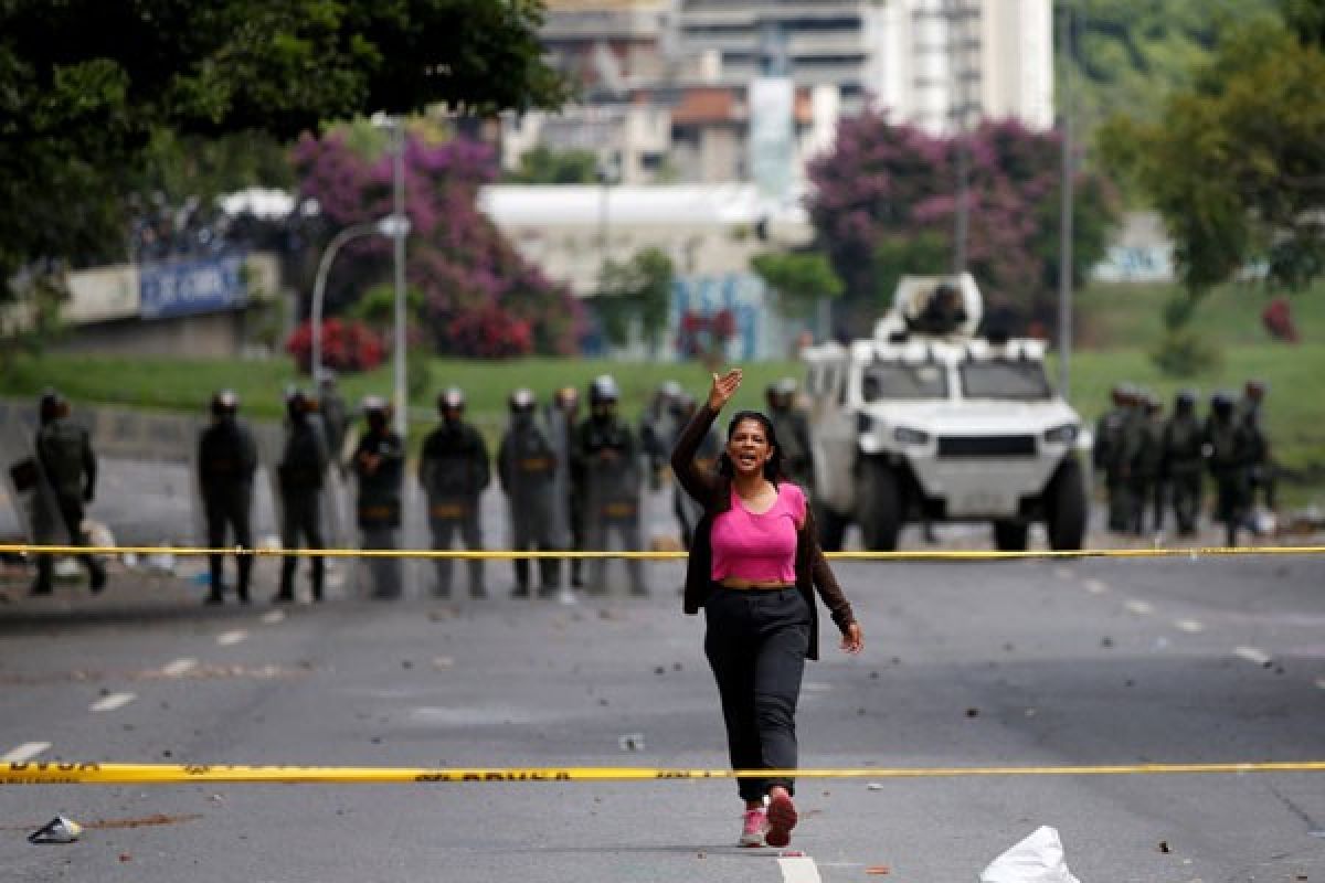 Mata uang Venezuela turun 18 persen sesudah majelis konstituante dibentuk