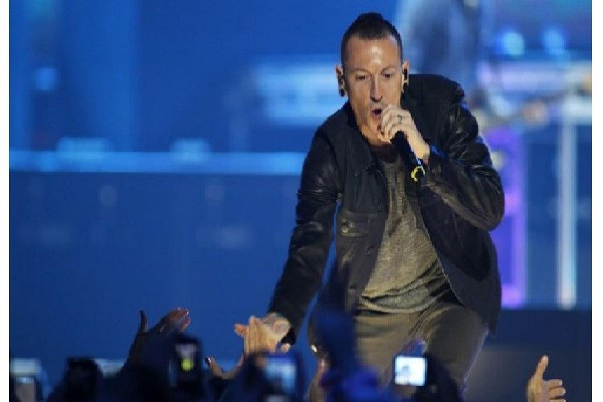 Chester Bennington vokalis Linkin Park bunuh diri